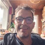 Pour accompagnement à la lecture, la rédaction de textes, la correction orthographique et syntaxe. Je pratique celà à distance.
